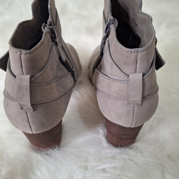 Cole Haan Grey Suede Leather Heeled Ankle Booties Sz 9B - Picture 6 of 11